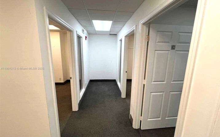 Pictures of Office property located at 2727 E Oakland Park Blvd # 304, Fort Lauderdale, FL 33306 for lease - image #1