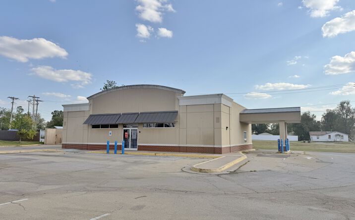 Pictures of Retail property located at 1405 E Main St, Cushing, OK 74023 for lease - image #1