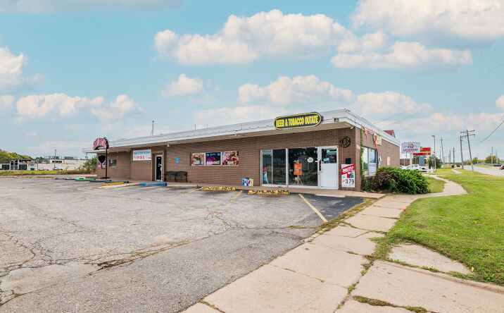 Pictures of Retail property located at 2502 South Oliver Avenue, Wichita, KS 67210 for lease - image #1