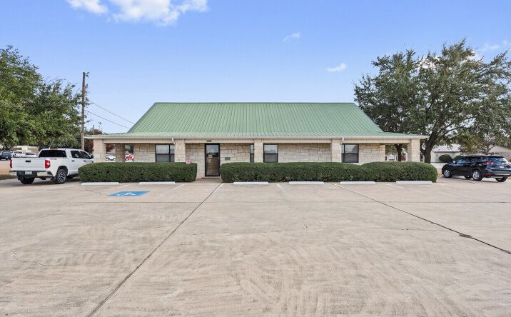 Pictures of Office property located at 409 Mallard Ln, Taylor, TX 76574 for lease - image #1