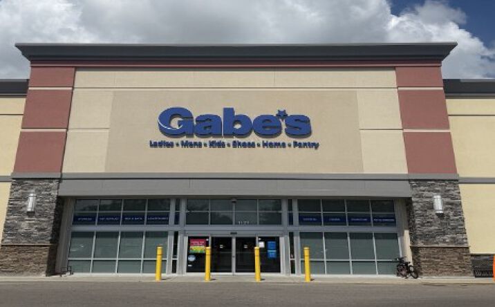 Pictures of Retail property located at 1111 Missouri Ave N, Largo, FL 33770 for lease - image #1