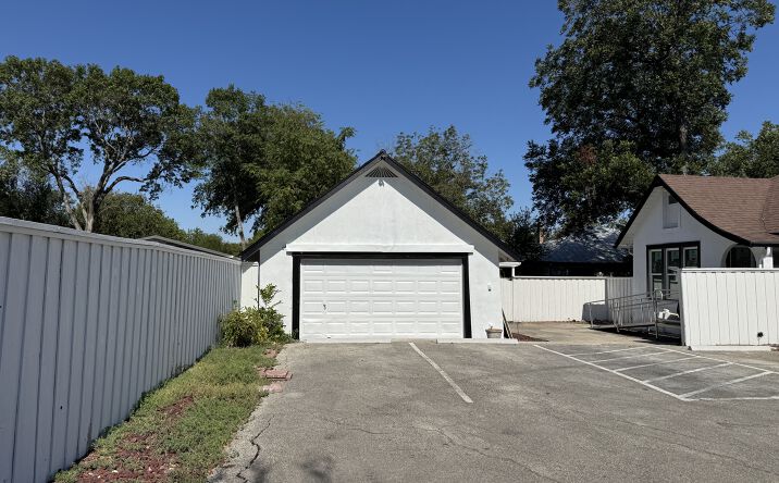 Pictures of Office, Special Purpose property located at 1108 W Coll St, New Braunfels, TX 78130 for lease - image #1