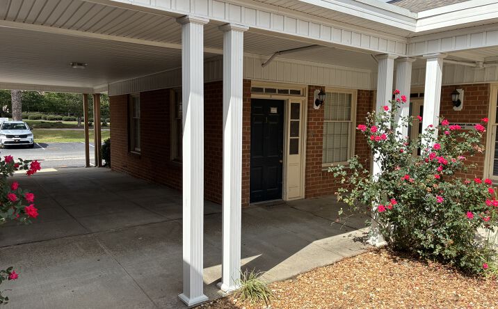 Pictures of Office property located at 1142 N Road St, Elizabeth City, NC 27909 for lease - image #1