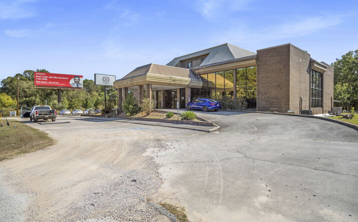 Pictures of Retail, Office property located at 610 N Loop 336 E, Conroe, TX 77301 for lease - image #1