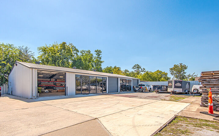 Pictures of Retail, Industrial, Special Purpose property located at 5705 Edgemoor Dr, Houston, TX 77081 for lease - image #1