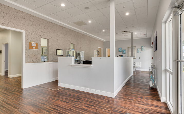 Pictures of Retail, Office property located at 1033 W Bay Dr, Largo, FL 33770 for lease - image #1