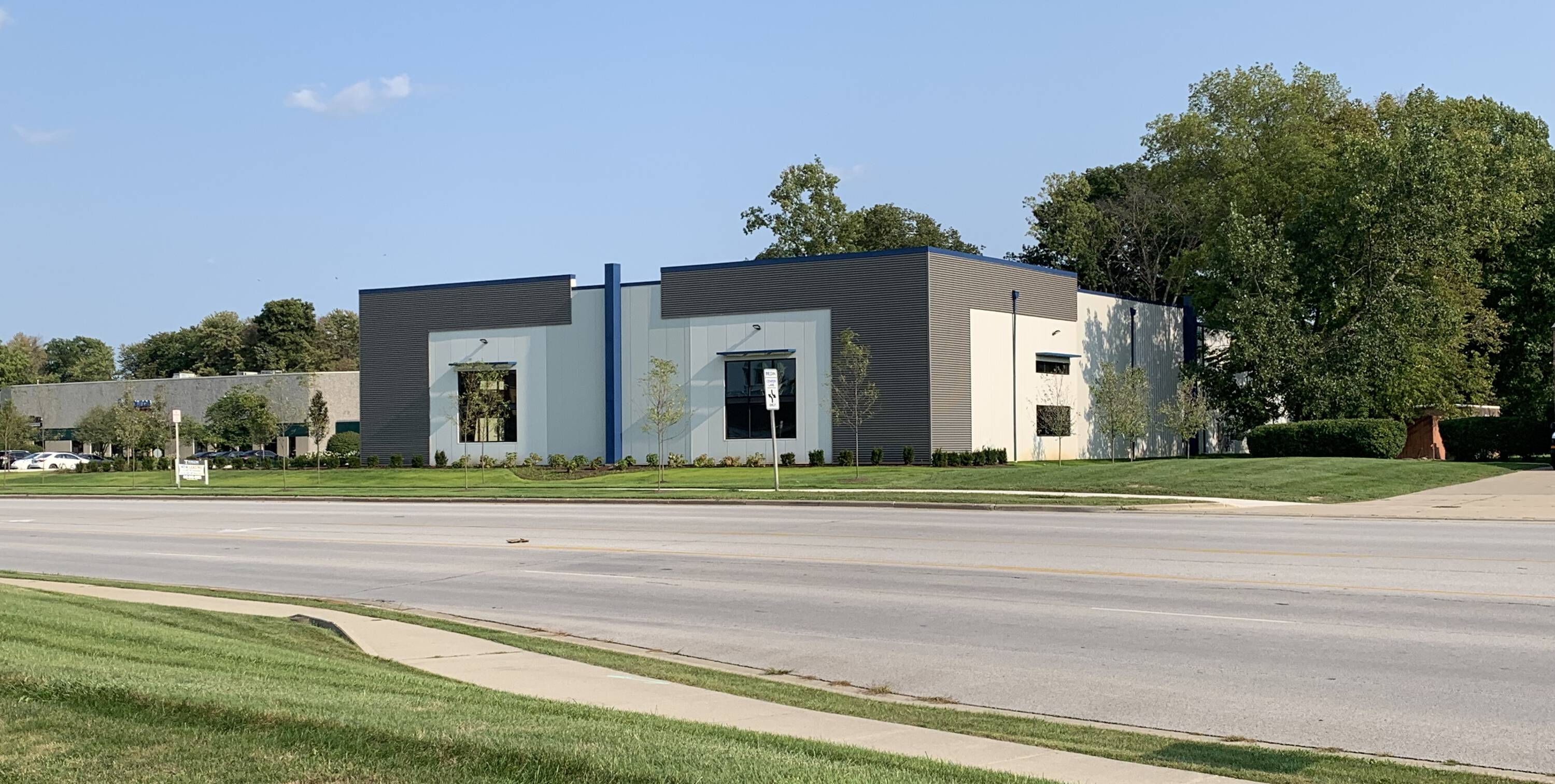 440 W Dussel Dr, Maumee, OH 43537