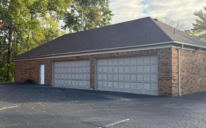 Pictures of Special Purpose property located at 4656 Executive Drive #Garage / Office, Columbus, OH 43220 for lease - image #1