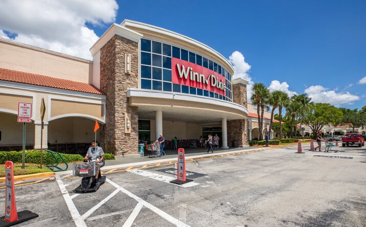 Pictures of Retail property located at 901 N Nob Hill Rd, Plantation, FL 33324 for lease - image #1