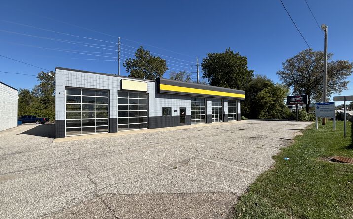 Pictures of Retail, Office, Restaurant property located at 3526 S Main St, Elkhart, IN 46517 for lease - image #1