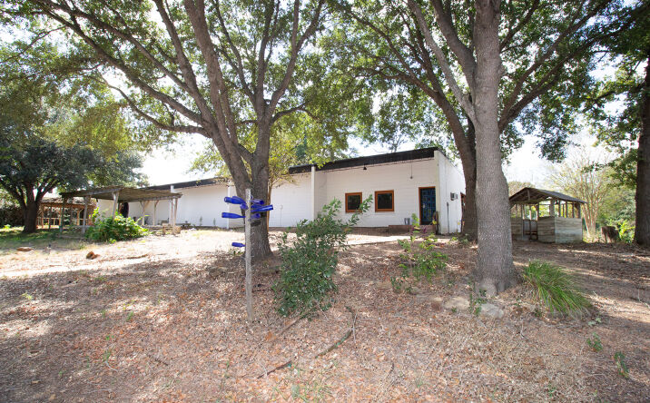 Pictures of Retail, Office, Restaurant property located at 2105 13th St, Hempstead, TX 77445 for lease - image #1