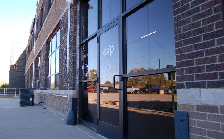 Pictures of Industrial, Retail, Office property located at 6035 N KNOXVILLE Avenue #102A, Peoria, IL 61614 for lease - image #1