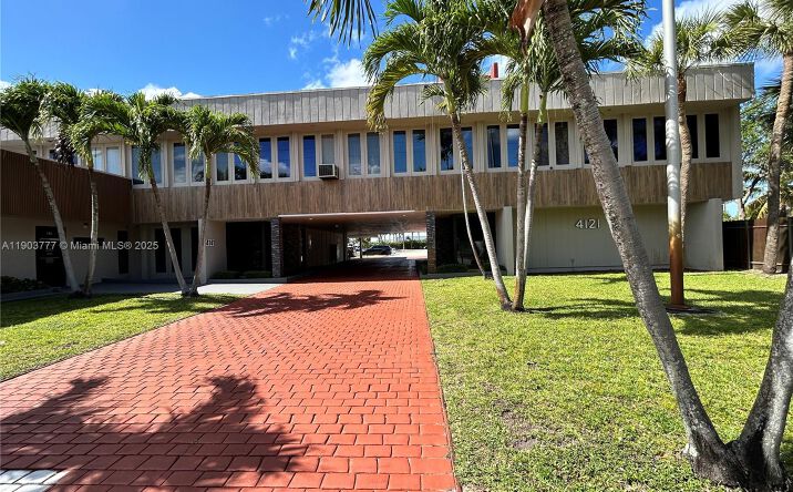 Pictures of Office property located at 4121 NW 5th St # 100, Plantation, FL 33317 for lease - image #1
