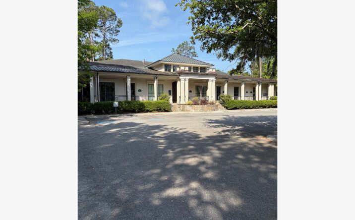 Pictures of Office, Special Purpose property located at 19 Bow Cir, Hilton Head Island, SC 29928 for lease - image #1