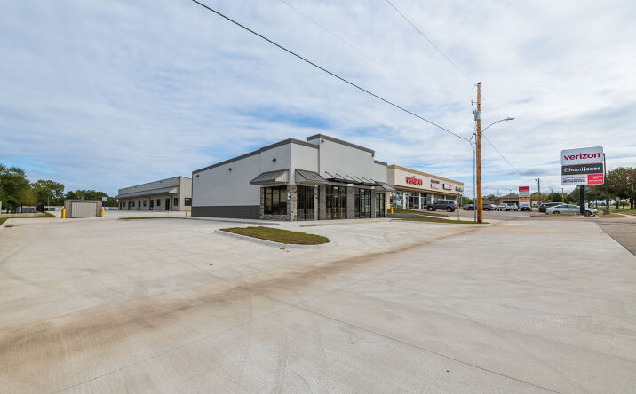 Pictures of Office property located at 1500 East 61st St N, Park City, KS 67219 for lease - image #1
