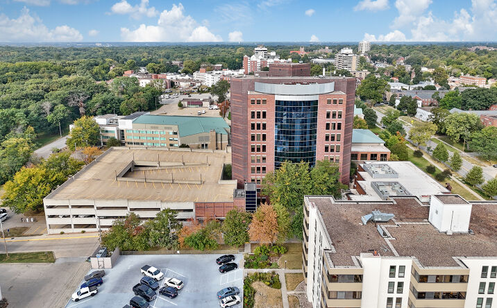 Pictures of Office property located at 3200 Grand Ave, Des Moines, IA 50312 for lease - image #1
