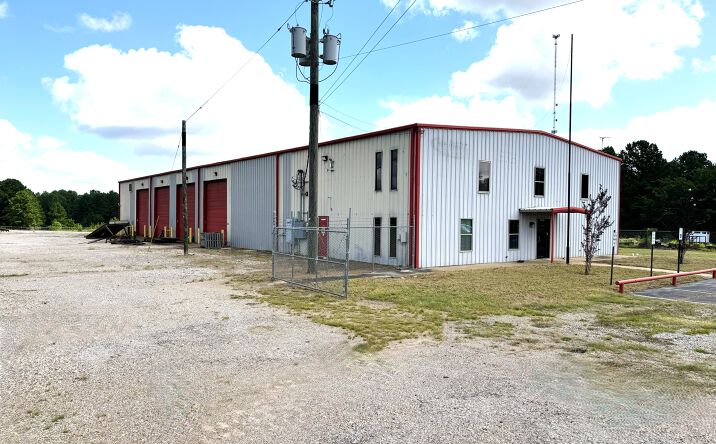 Pictures of Industrial property located at 2103 TX-31, Kilgore, TX 75662 for lease - image #1