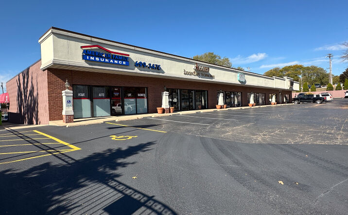 Pictures of Retail, Office property located at 4917 N Sheridan Rd, Peoria, IL 61614 for lease - image #1