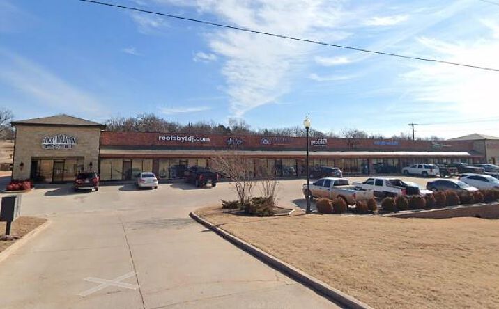 Pictures of Retail, Office, Restaurant property located at 3616 E Interstate 35 Frontage Rd, Edmond, OK 73013 for lease - image #1