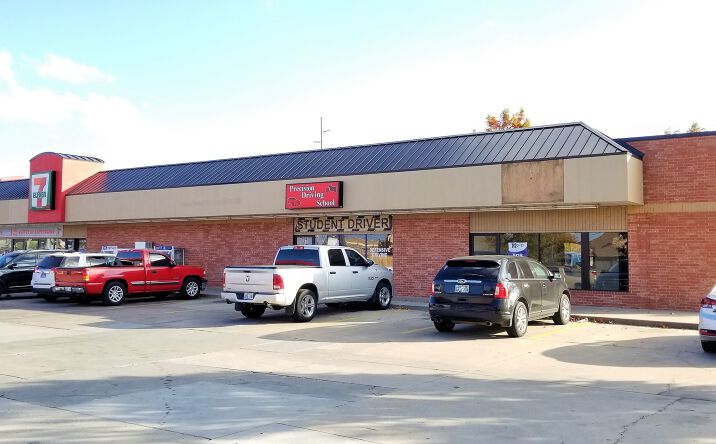 Pictures of Retail property located at 1106 SW 19th St, Moore, OK 73170 for lease - image #1