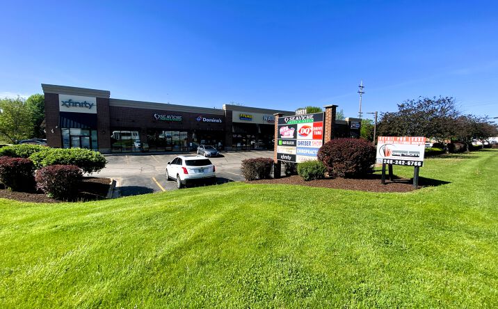 Pictures of Retail, Restaurant property located at 10531 Highland Rd, White Lake, MI 48386 for lease - image #1