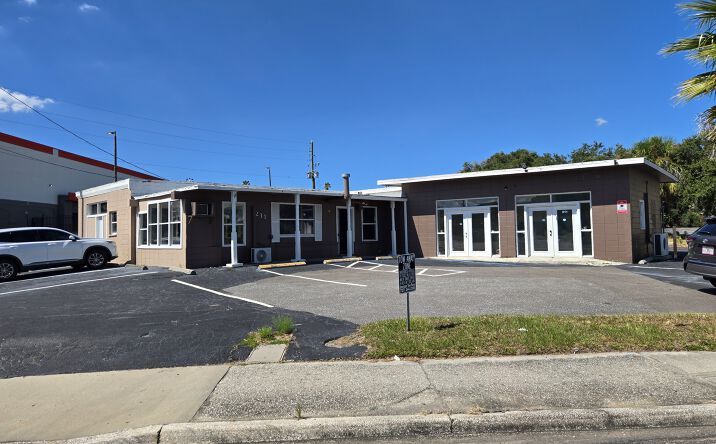 Pictures of Retail, Office, Industrial property located at 211 Missouri Ave N, Largo, FL 33770 for lease - image #1