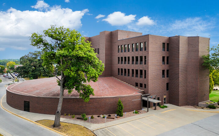 Pictures of Office property located at 3440 Grand Ave, Des Moines, IA 50312 for lease - image #1