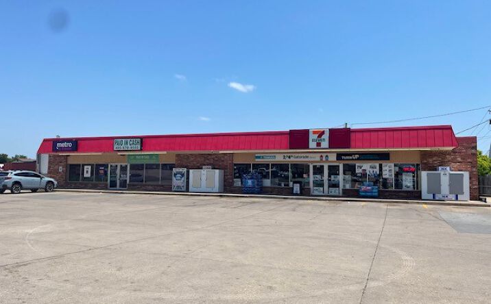 Pictures of Retail property located at 1302 N Eastern Ave, Moore, OK 73160 for lease - image #1