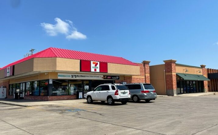 Pictures of Retail property located at 1304 N Key Blvd, Midwest City, OK 73110 for lease - image #1