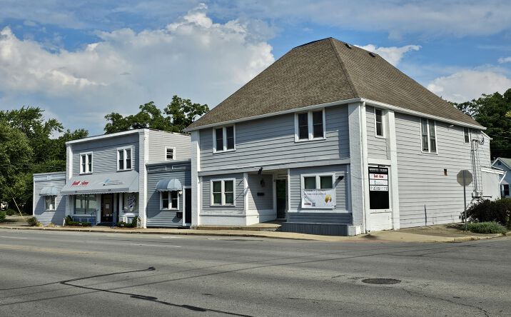 Pictures of Retail, Office, Restaurant property located at 622 E 8th St, Anderson, IN 46012 for lease - image #1