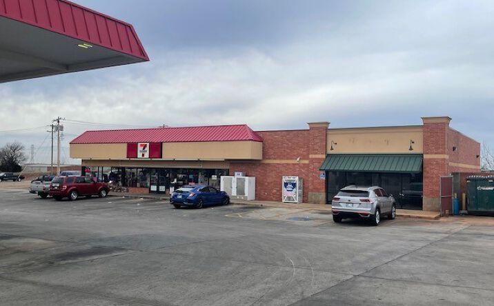 Pictures of Retail, Office property located at 7007 NE 10th St, Midwest City, OK 73110 for lease - image #1