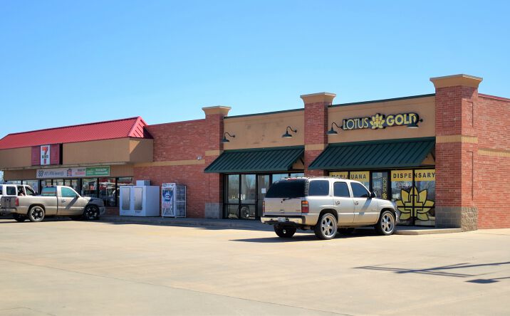 Pictures of Retail, Office property located at 810 W Robinson St, Norman, OK 73069 for lease - image #1