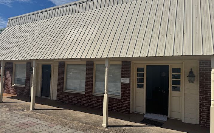Pictures of Office property located at 115 W Courthouse Square, Cumming, GA 30040 for lease - image #1