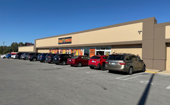 Pictures of Retail property located at 3938 Taylorsville Rd, Louisville, KY 40220 for lease - image #1