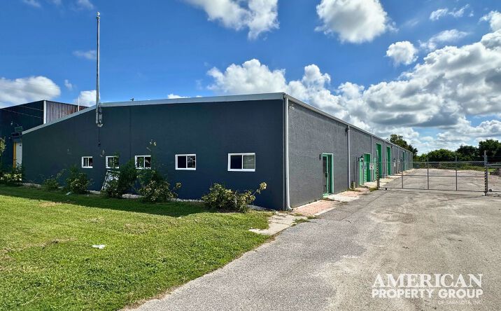 Pictures of Industrial property located at 6805 33rd St E, Sarasota, FL 34243 for lease - image #1