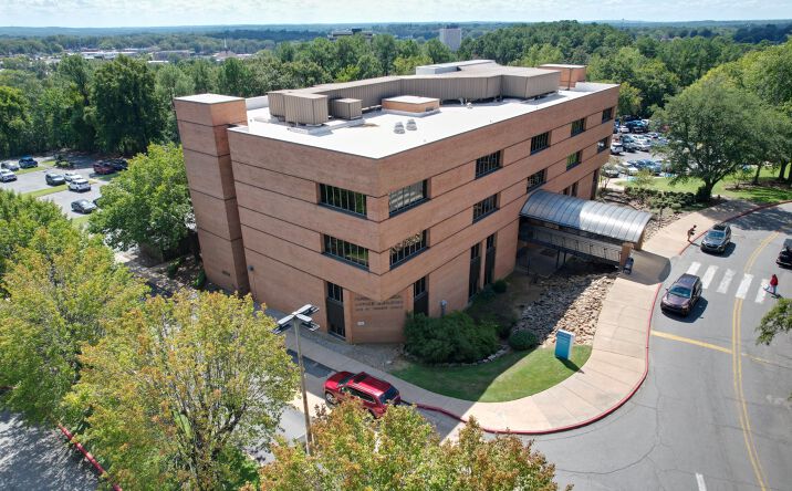 Pictures of Office property located at 1 St Vincent Cir, Little Rock, AR 72205 for lease - image #1