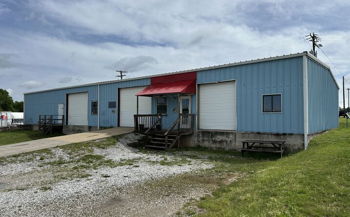Pictures of Office, Industrial property located at 853 W Enterprise Ln, Nixa, MO 65714 for lease - image #1