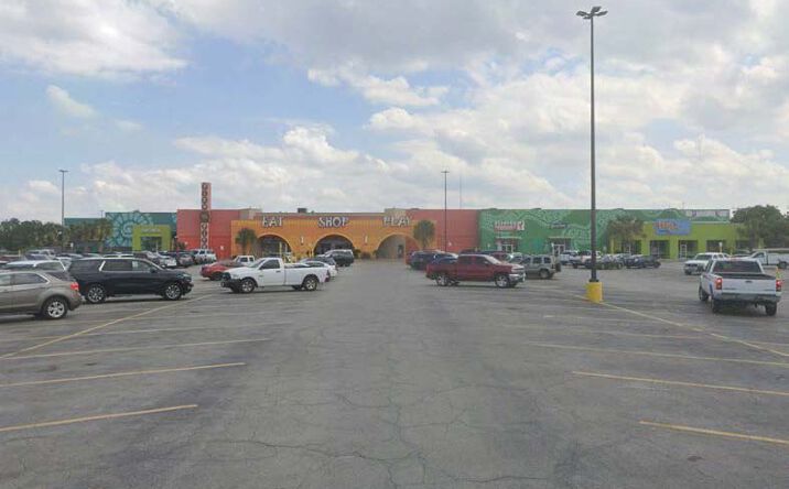 Pictures of Retail, Industrial property located at 910 SE Military Dr, San Antonio, TX 78214 for lease - image #1