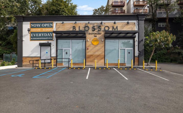 Pictures of Retail property located at 746-748 Tonnelle Ave, Jersey City, NJ 07307 for lease - image #1