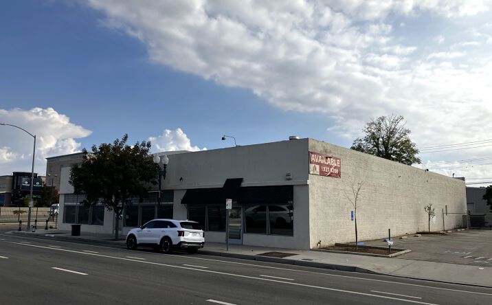 Pictures of Retail property located at 2530 Chester Ave, Bakersfield, CA 93301 for lease - image #1