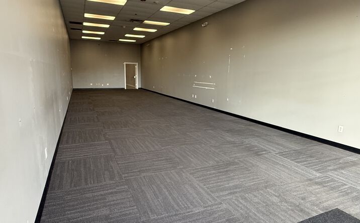 Pictures of Retail property located at 2740 Columbus St, Ottawa, IL 61350 for lease - image #1