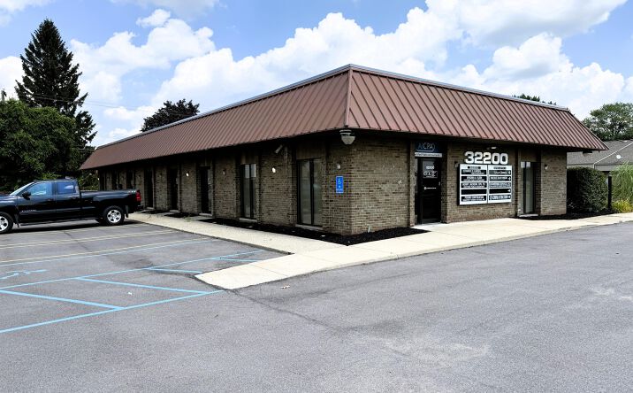 Pictures of Office property located at 32200 Schoolcraft Road, Livonia, MI 48150 for lease - image #1