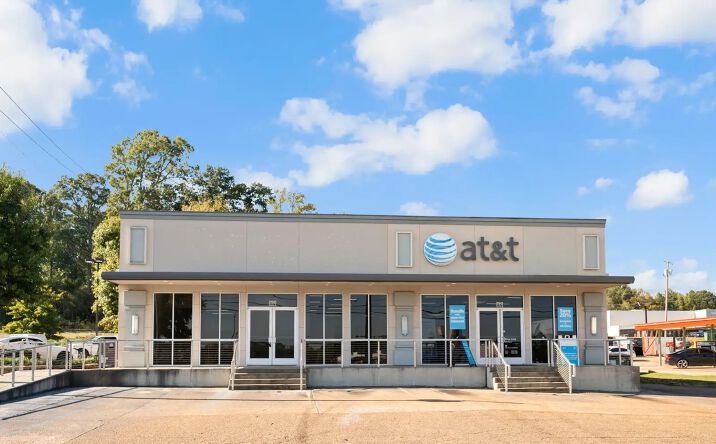 Pictures of Retail, Office property located at 290 Sergeant Prentiss Dr, Natchez, MS 39120 for lease - image #1