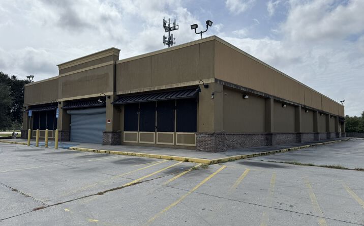 Pictures of Retail property located at 5700 Crowder Blvd, New Orleans, LA 70127 for lease - image #1