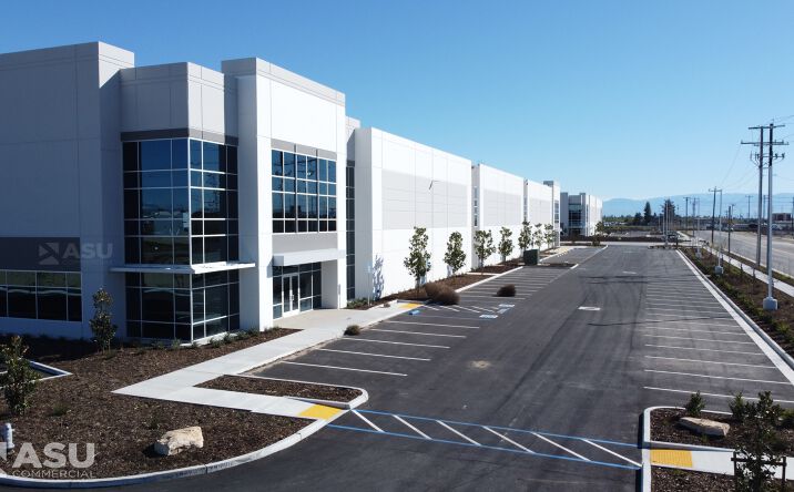 Pictures of Retail property located at 2204 Coffee Rd, Bakersfield, CA 93308 for lease - image #1