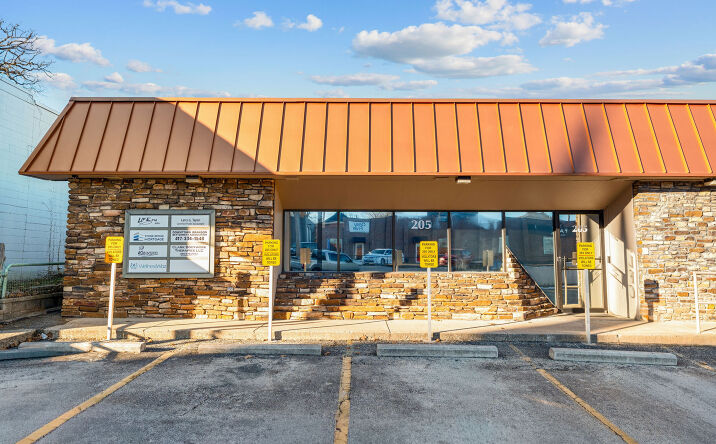 Pictures of Office property located at 205 W Atlantic St, Branson, MO 65616 for lease - image #1