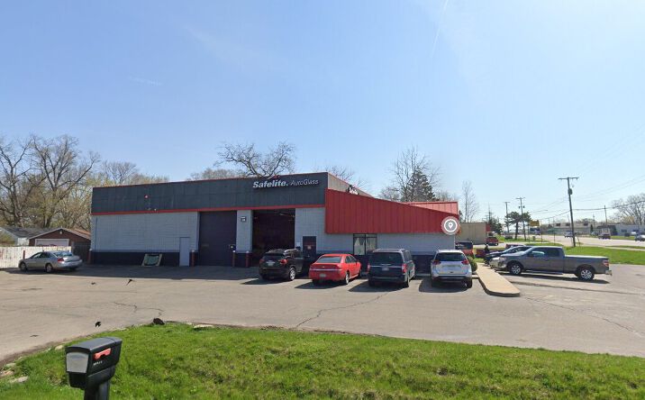 Pictures of Retail property located at 4112 CORUNNA RD, Flint, MI 48532 for lease - image #1