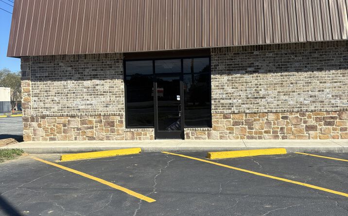 Pictures of Retail, Office, Special Purpose property located at 3291 Victory Dr, Columbus, GA 31903 for lease - image #1