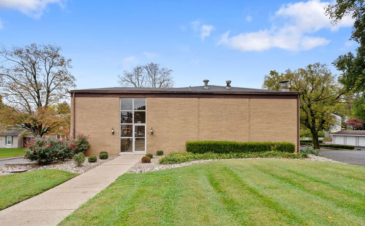 Pictures of Retail, Office, Special Purpose property located at 202 N Mulberry St, Elizabethtown, KY 42701 for lease - image #1