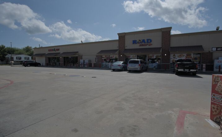 Pictures of Retail, Office, Restaurant property located at 203 9th St, San Leon, TX 77539 for lease - image #1